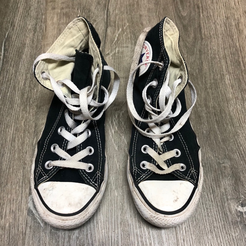 Black hi-top converse